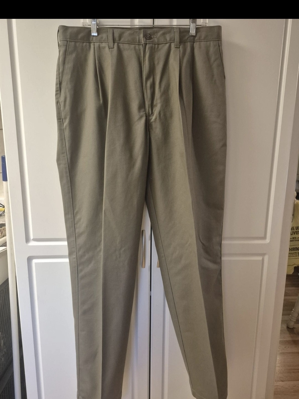 Lee Mens Performance Khakis Olive Gray Chino Pants 36x34. Pleated front